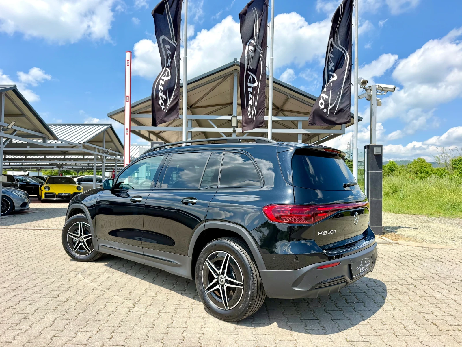Mercedes-Benz EQB 350#4MAT#FACELIFT#AMG#H&K#HEADUP#360* CAM#DISTR#, снимка 5 - Автомобили и джипове - 54496562