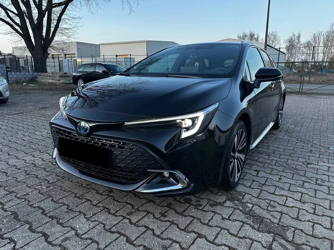 Toyota Corolla Touring Sports/Hybrid1.8| 10/2025| 2600��| Full  | Mobile.bg � ����������� 2