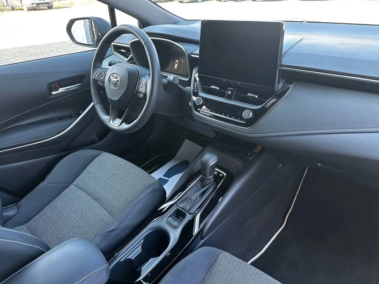 Toyota Corolla Touring Sports/Hybrid1.8| 10/2025| 2600��| Full  | Mobile.bg � ����������� 10