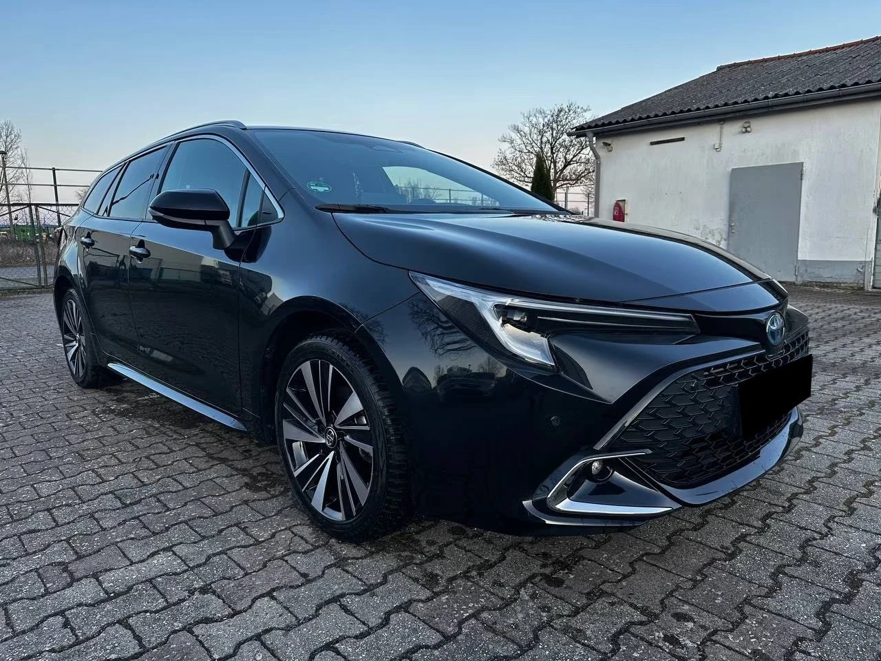 Toyota Corolla Touring Sports/Hybrid1.8| 10/2025| 2600��| Full  | Mobile.bg � ����������� 1