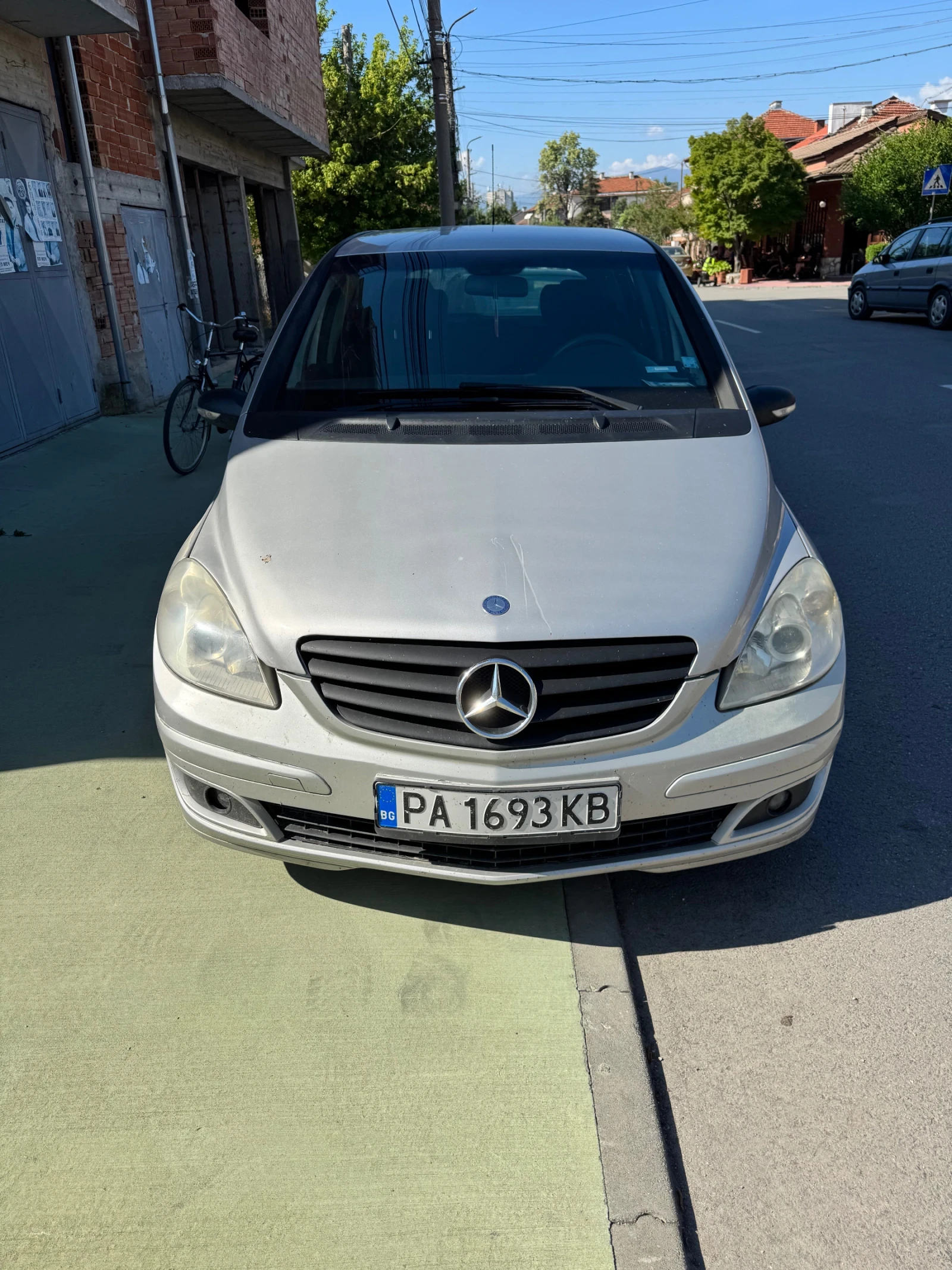 Mercedes-Benz B 180