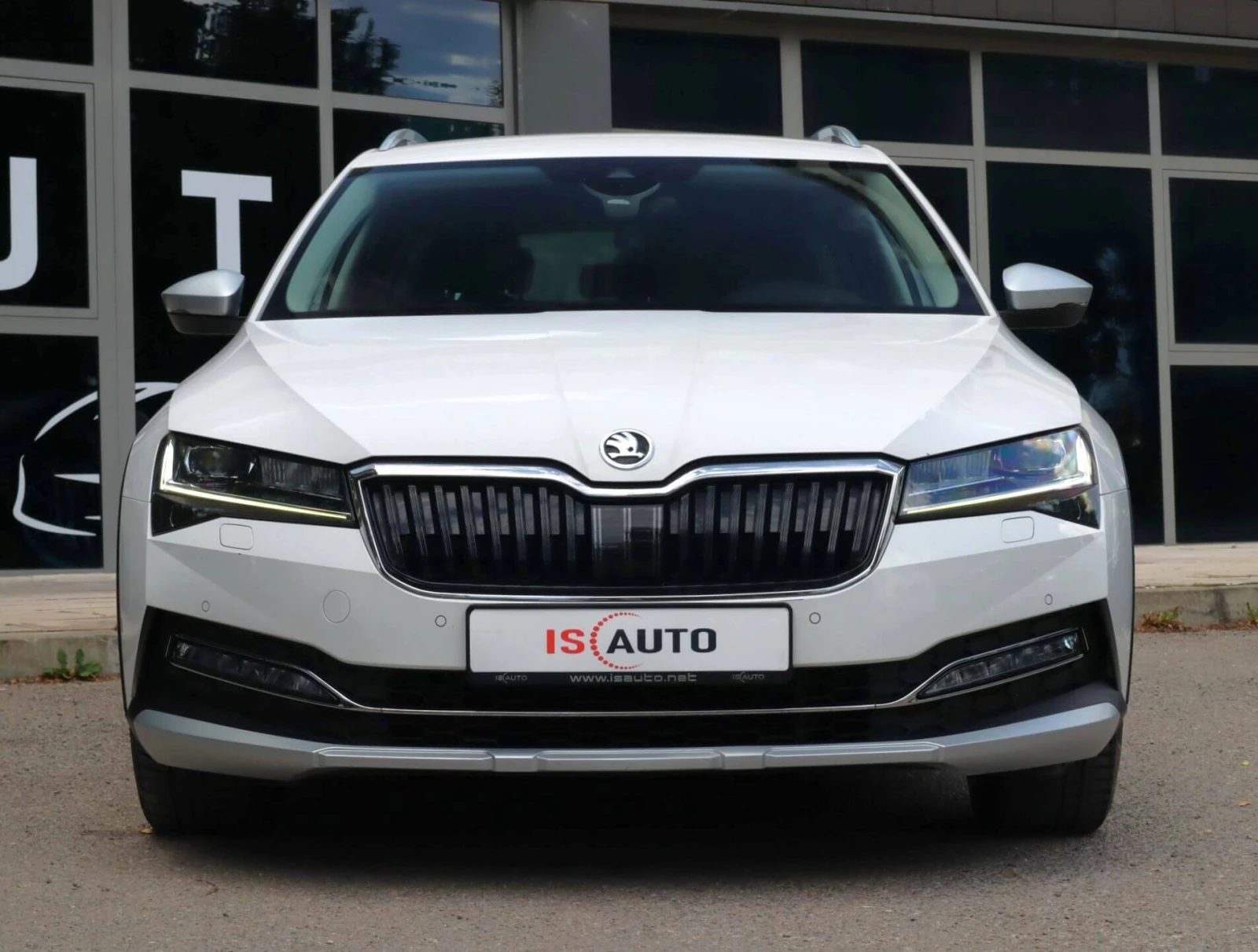 Skoda Superb 2.0TDI/4X4 Scout/DSG/Подгрев/Камера/Virtual/Distro, снимка 2 - Автомобили и джипове - 55235546