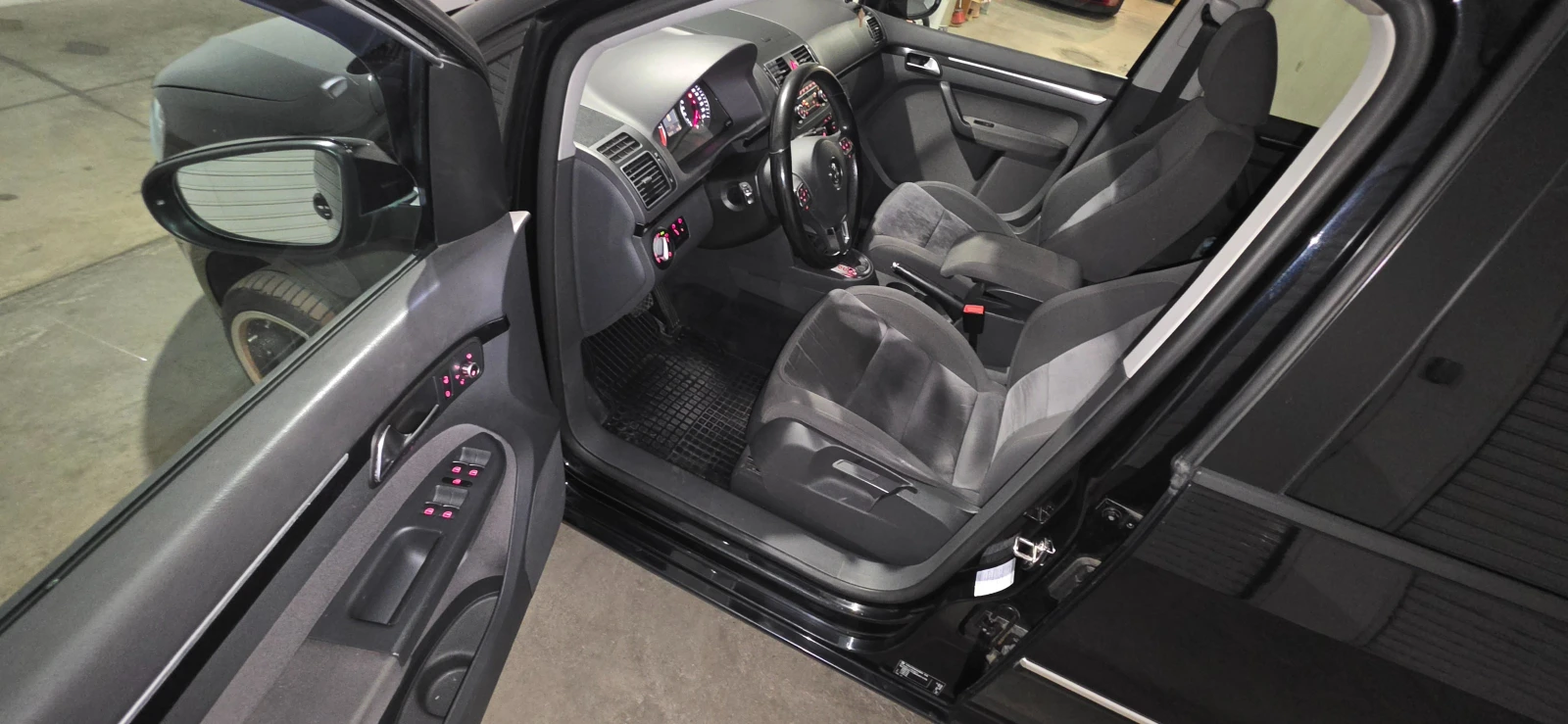 VW Touran, снимка 9 - Автомобили и джипове - 55449374