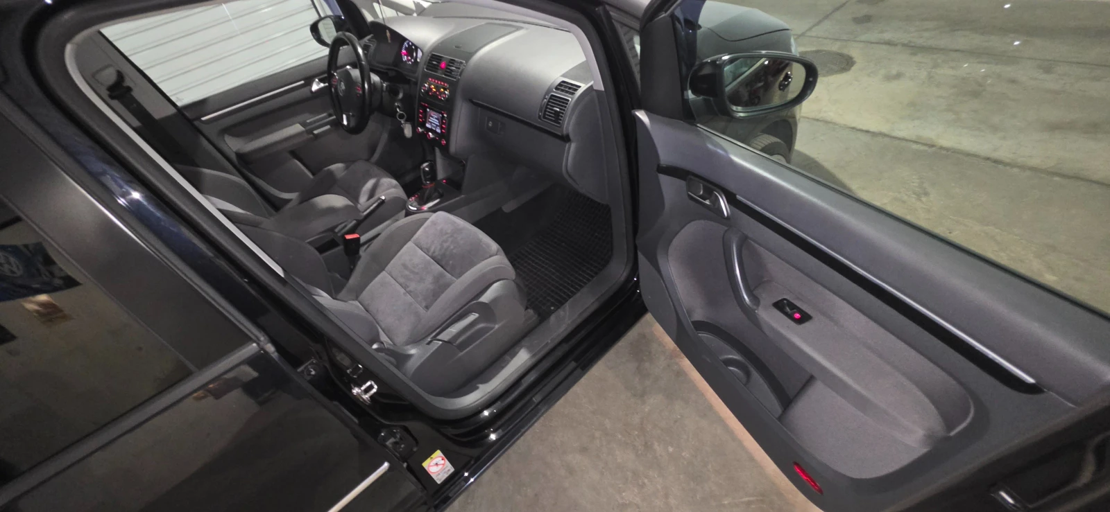 VW Touran, снимка 12 - Автомобили и джипове - 55449374