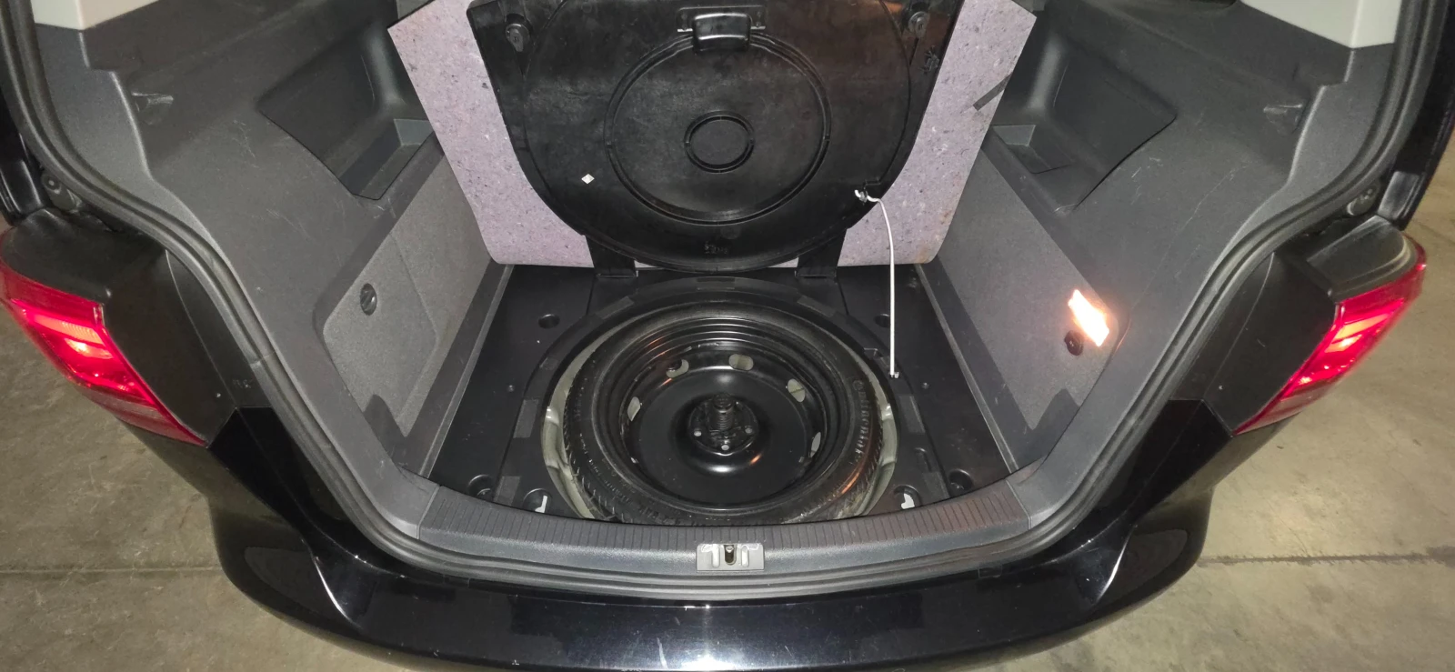VW Touran, снимка 14 - Автомобили и джипове - 55449374