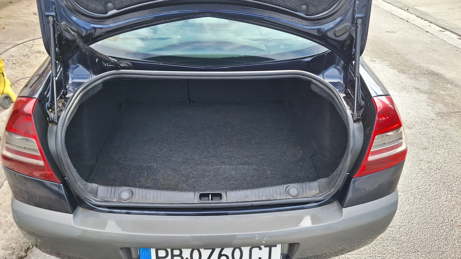 Renault Megane 2, снимка 8 - Автомобили и джипове - 56718875