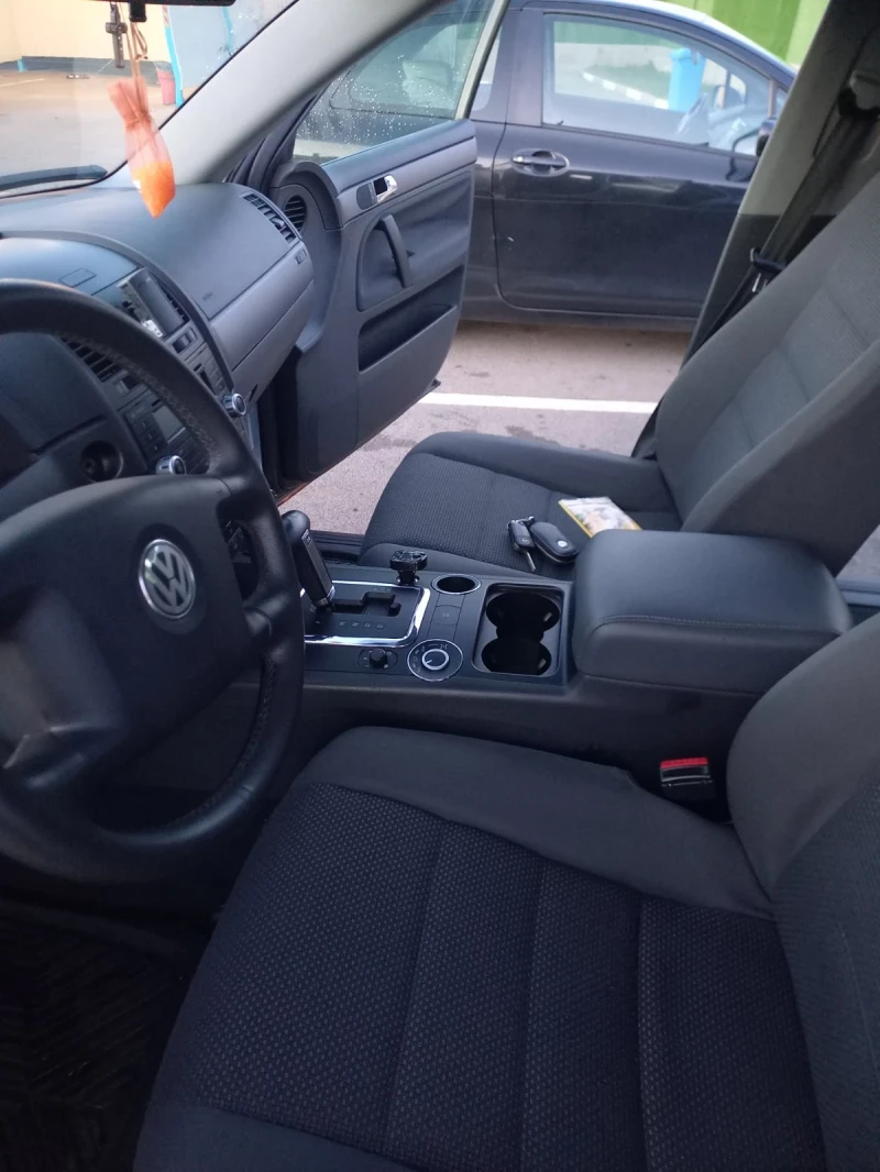 VW Touareg 2.5, снимка 8 - Автомобили и джипове - 48885498