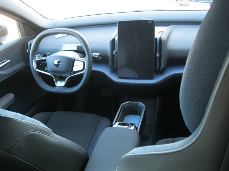 Volvo EX30 TWIN-PLUS/428HP/ACC/AMBI/BSA/CPLAY/L.ASS/DAB/972f, снимка 9 - Автомобили и джипове - 52725703