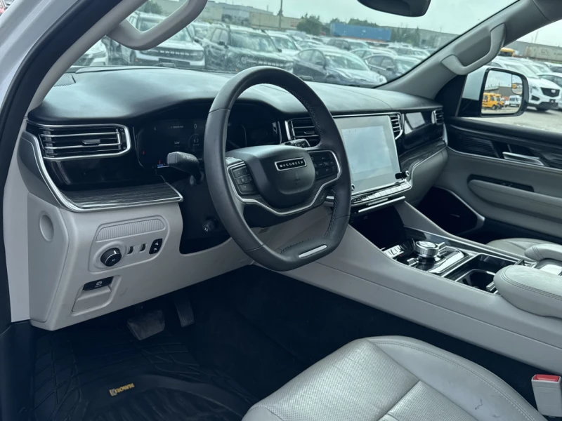 Jeep Grand Wagoneer CARFAX* АВТОФИНАНСИРАНЕ БЕЗ ПЪРВОНАЧАЛНА ВНОСКА, снимка 5 - Автомобили и джипове - 53056031