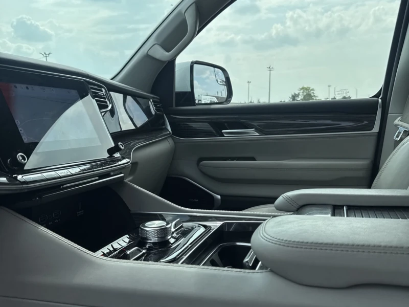 Jeep Grand Wagoneer CARFAX* АВТОФИНАНСИРАНЕ БЕЗ ПЪРВОНАЧАЛНА ВНОСКА, снимка 15 - Автомобили и джипове - 53056031