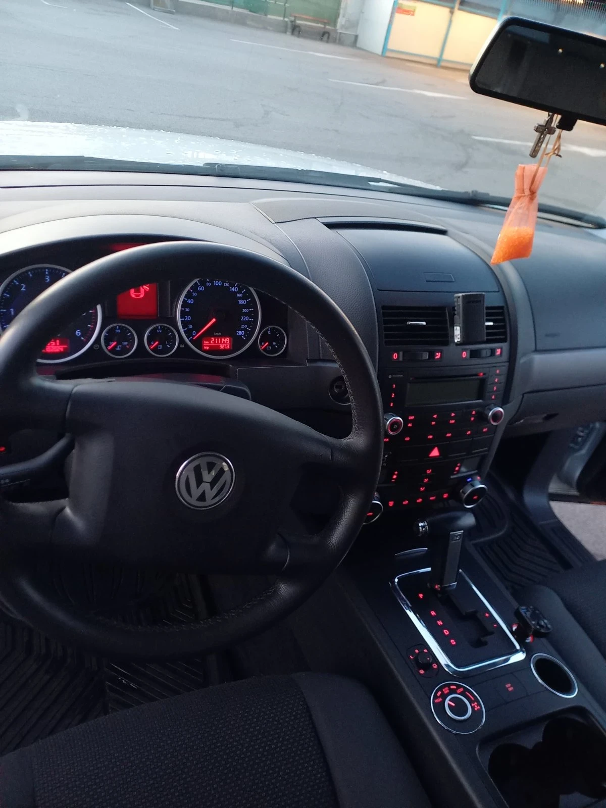 VW Touareg 2.5 - изображение 9