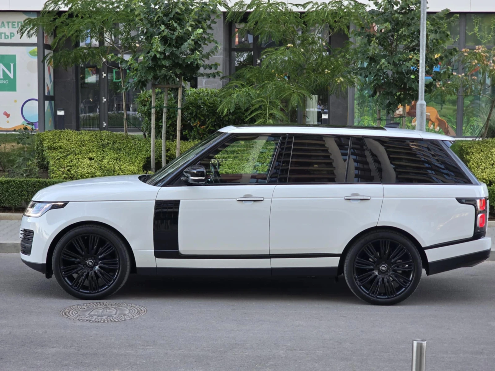 Land Rover Range rover  3.0d Гаранция-2027 - изображение 3