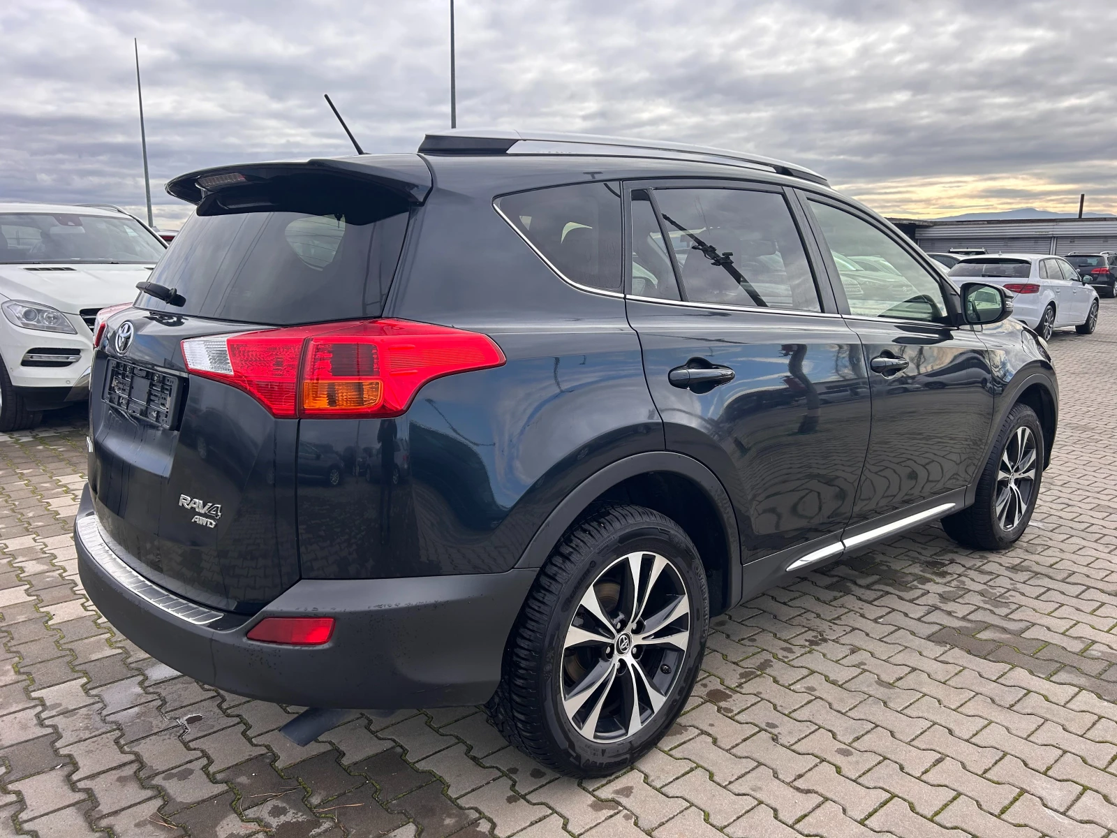 Toyota Rav4 2.0D-4D 4X4 NAVI EURO 5 - изображение 6