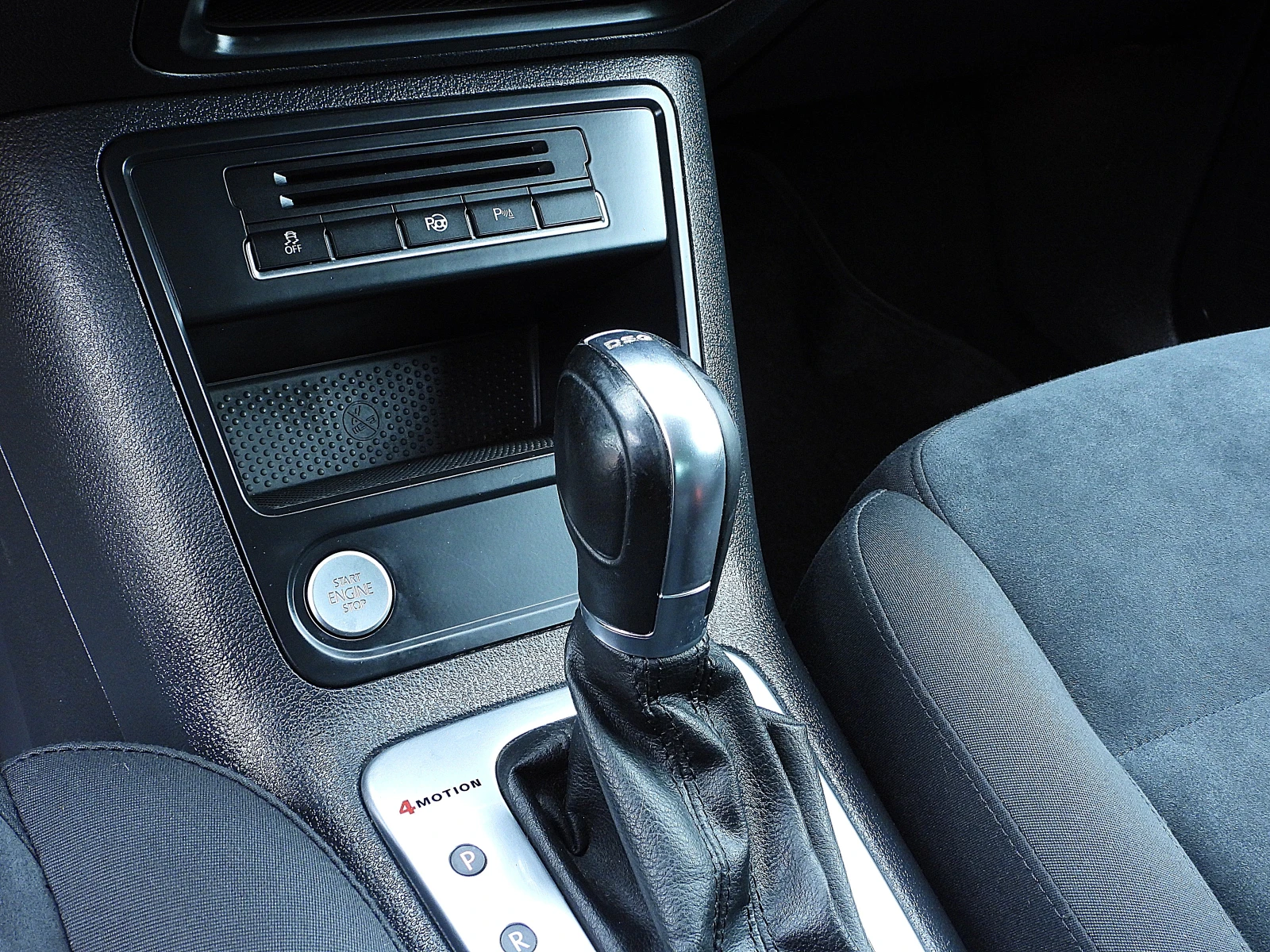 VW Tiguan 2.0ШВЕЙЦАРИЯ-САМОПАРКИРАНЕ/НАВИ/LANE ASSIST/LED, снимка 11 - Автомобили и джипове - 53892748