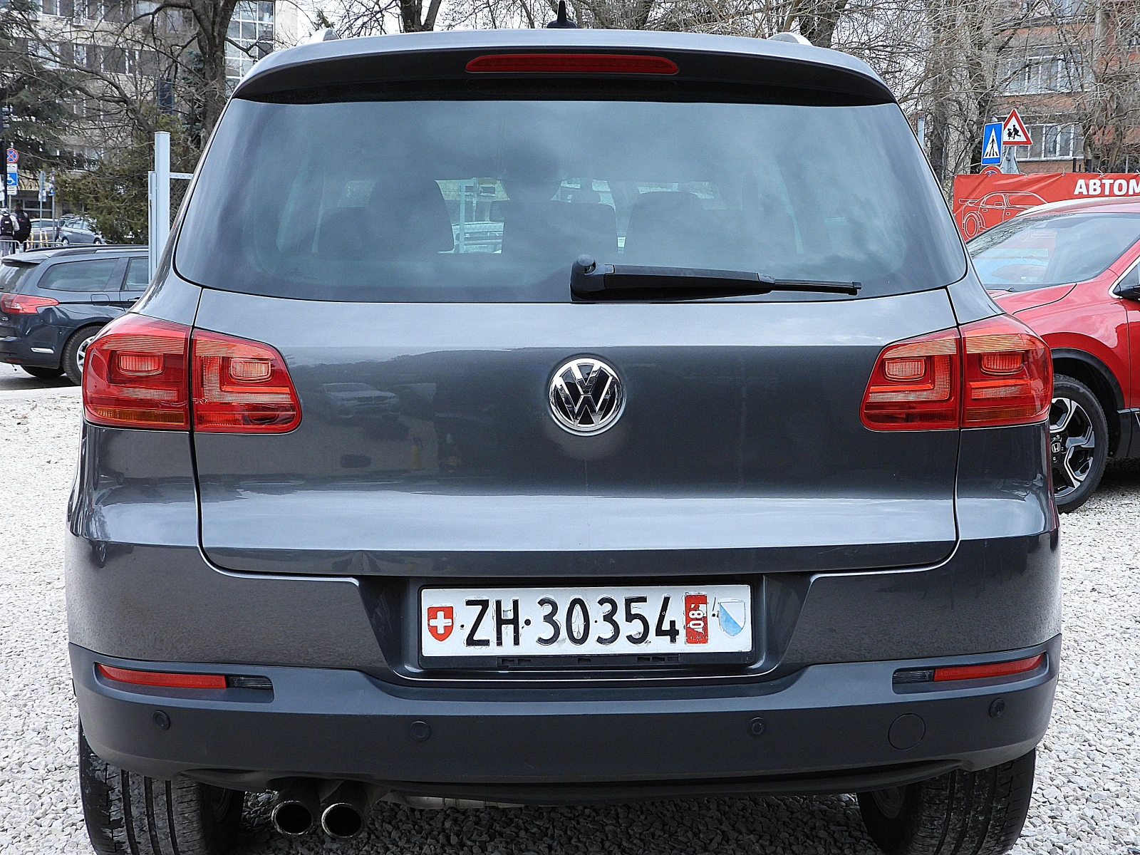 VW Tiguan 2.0ШВЕЙЦАРИЯ-САМОПАРКИРАНЕ/НАВИ/LANE ASSIST/LED, снимка 5 - Автомобили и джипове - 53892748
