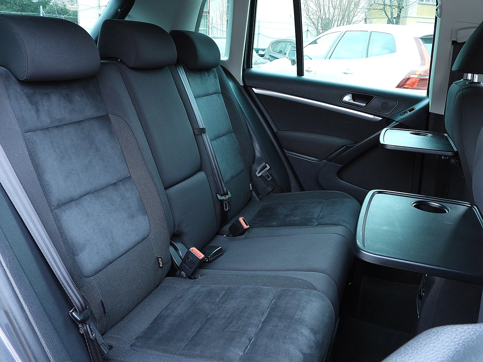 VW Tiguan 2.0ШВЕЙЦАРИЯ-САМОПАРКИРАНЕ/НАВИ/LANE ASSIST/LED, снимка 16 - Автомобили и джипове - 53892748