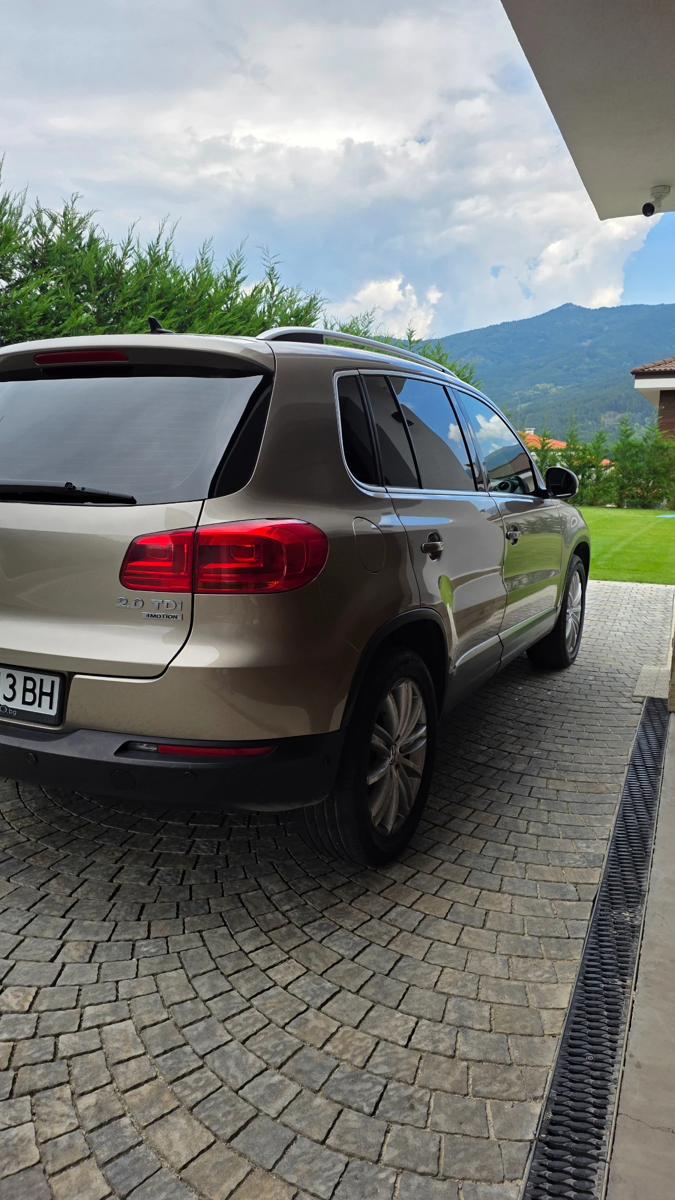 VW Tiguan 2.0 TDI 4 MOTION, снимка 4 - Автомобили и джипове - 55597135