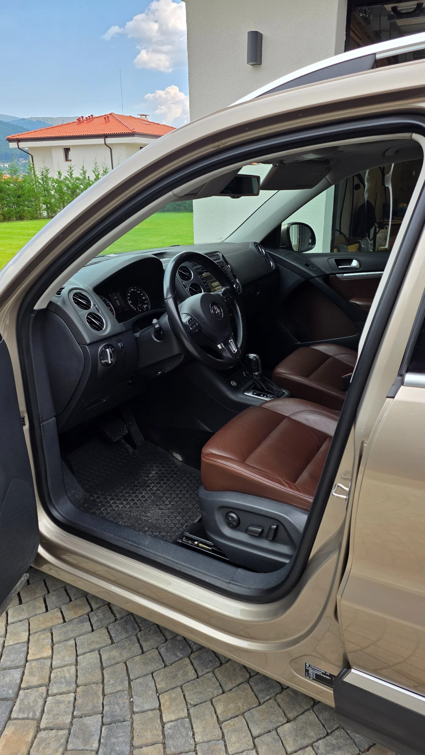 VW Tiguan 2.0 TDI 4 MOTION, снимка 9 - Автомобили и джипове - 55597135