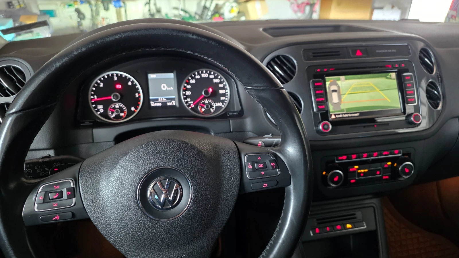 VW Tiguan 2.0 TDI 4 MOTION, снимка 13 - Автомобили и джипове - 55597135