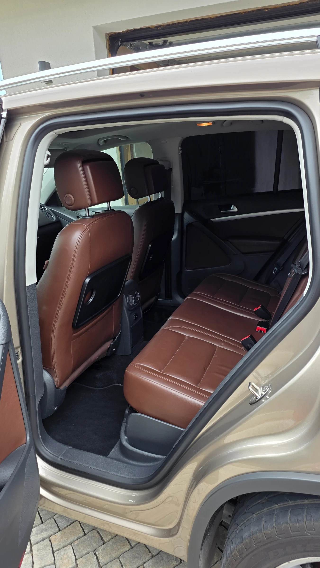 VW Tiguan 2.0 TDI 4 MOTION, снимка 10 - Автомобили и джипове - 55597135