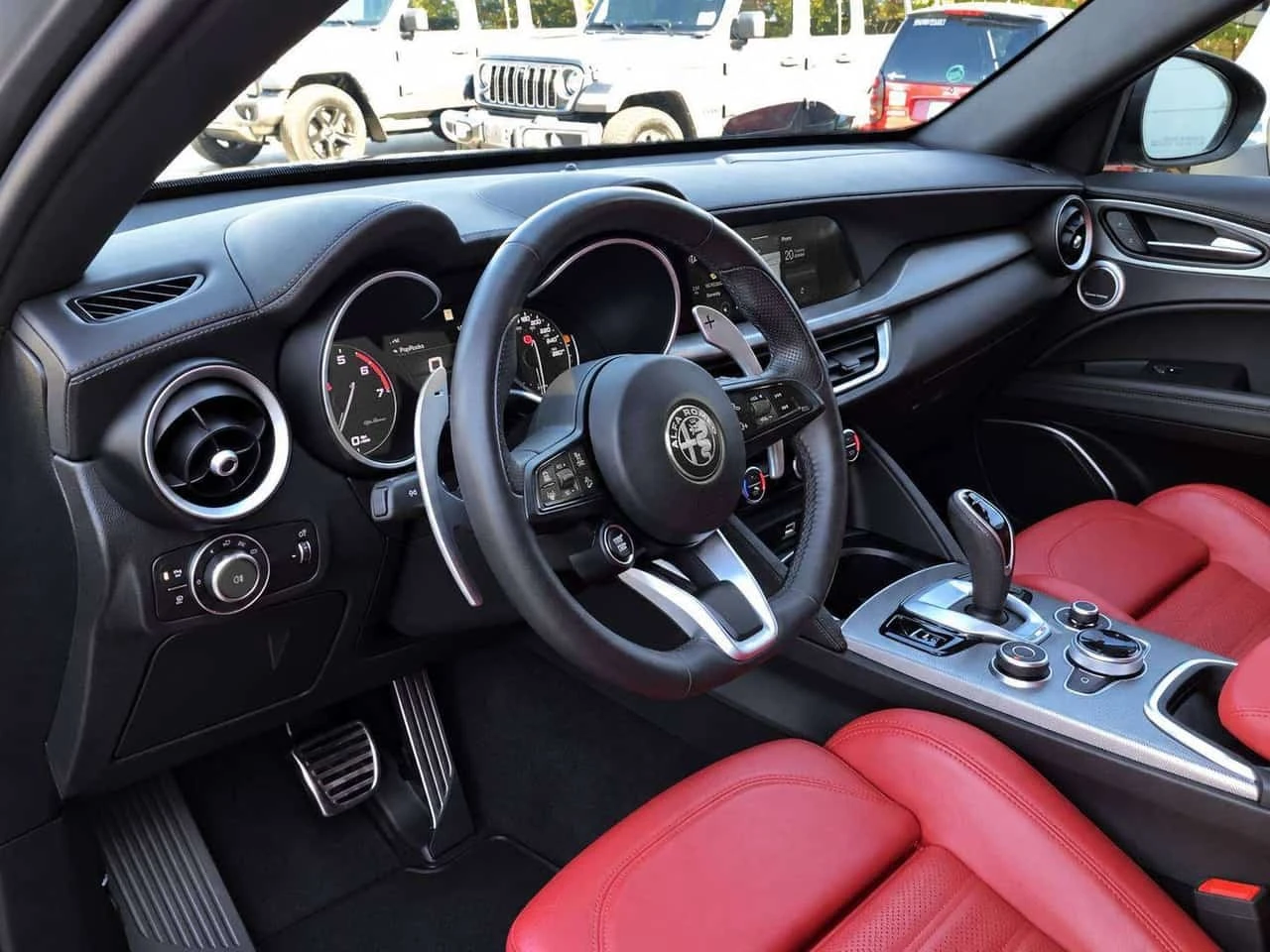 Alfa Romeo Stelvio * 2.0 Turbo 16V Veloce | Premium Red Leather | Har | Mobile.bg � ����������� 15