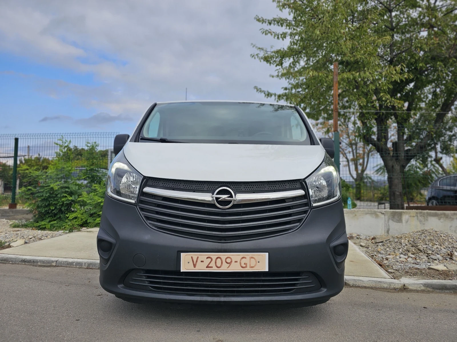 Opel Vivaro 1.6 CDTi BiTurbo Edition - изображение 2