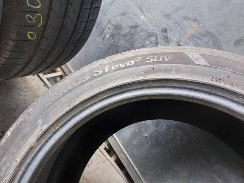 Гуми Летни 285/45R21, снимка 6 - Гуми и джанти - 37112624