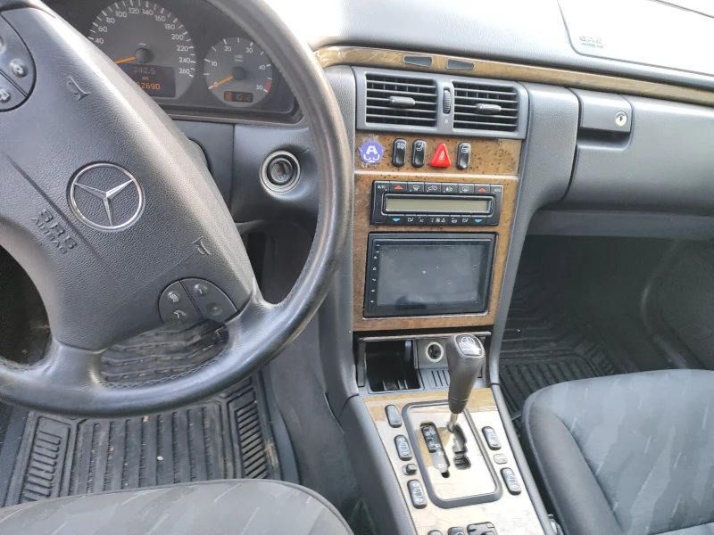 Mercedes-Benz E 270, снимка 3 - Автомобили и джипове - 48807173