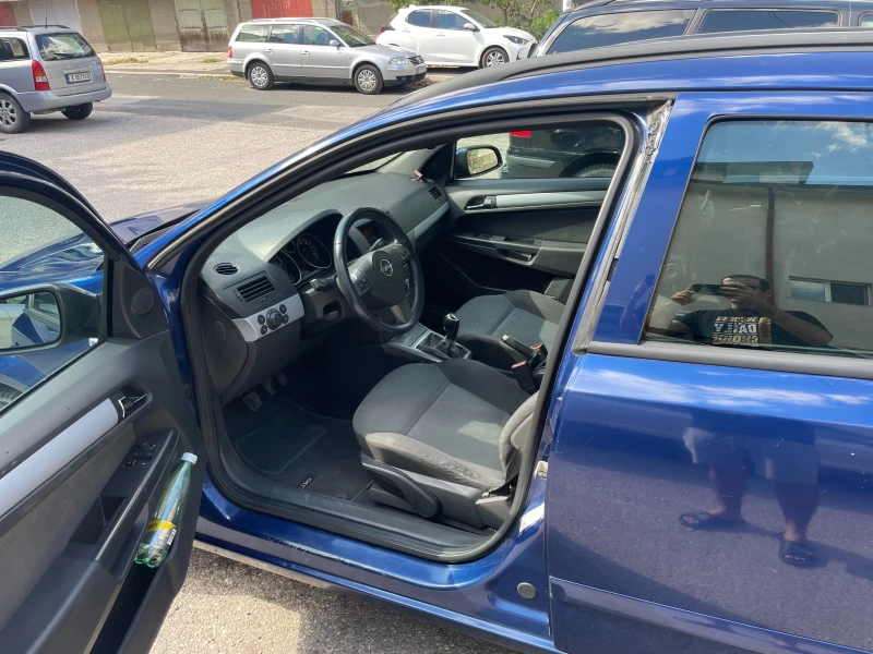 Opel Astra 1.9 CDTI, снимка 7 - Автомобили и джипове - 51477387