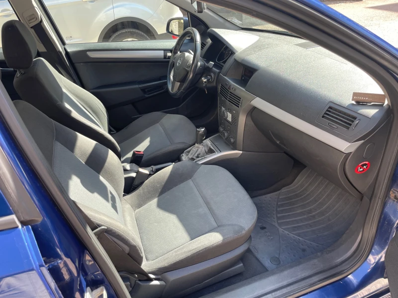Opel Astra 1.9 CDTI, снимка 10 - Автомобили и джипове - 51477387