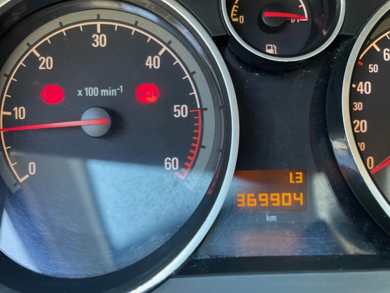 Opel Astra 1.9 CDTI, снимка 13 - Автомобили и джипове - 51477387