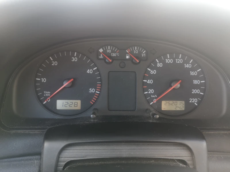 VW Passat, снимка 10 - Автомобили и джипове - 53456341