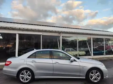 Mercedes-Benz E 220 Седан - изображение 6