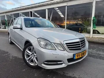 Mercedes-Benz E 220 Седан - изображение 2