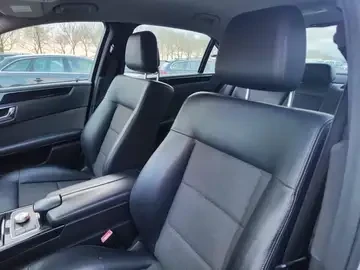 Mercedes-Benz E 220 Седан - изображение 10