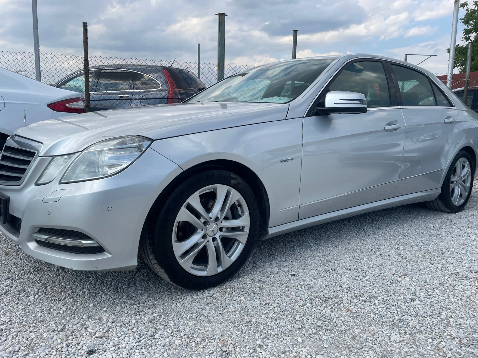 Mercedes-Benz E 220 Седан - изображение 5