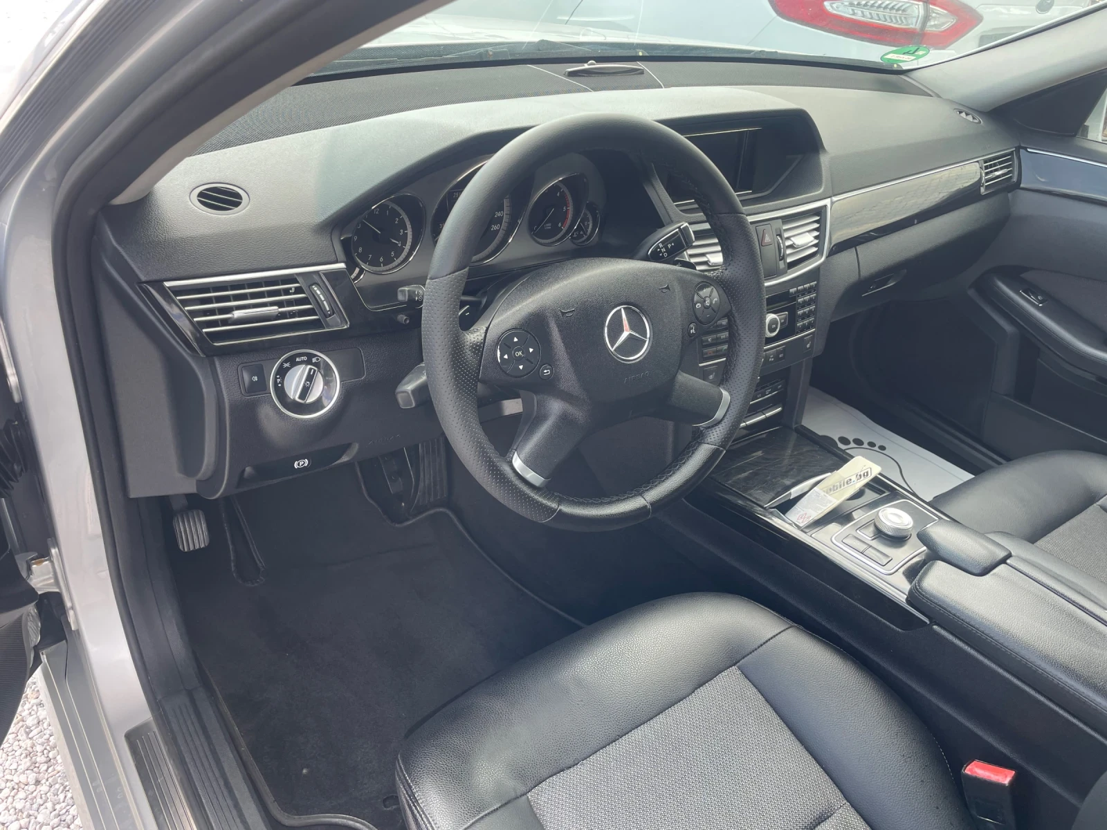 Mercedes-Benz E 220 Седан - изображение 6