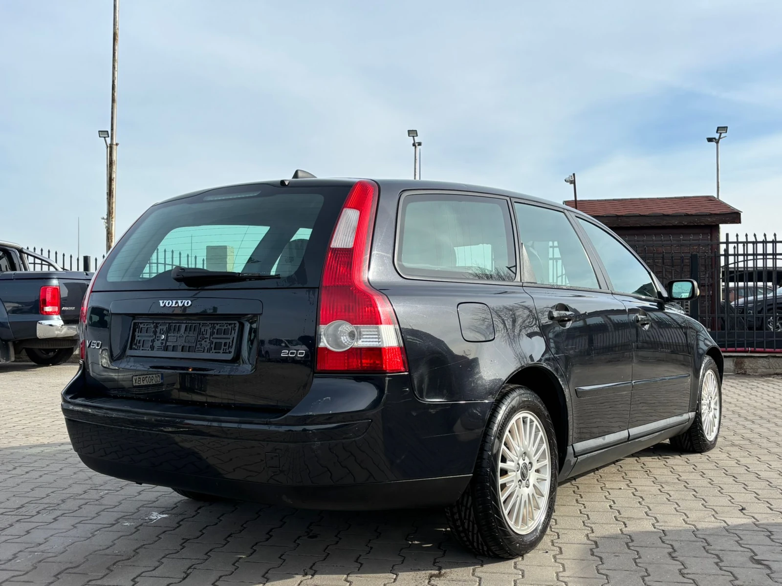 Volvo V50 / 2.0D / 136 HP / КОЖА / ПОДГРЕВ / ПАМЕТ / - изображение 5