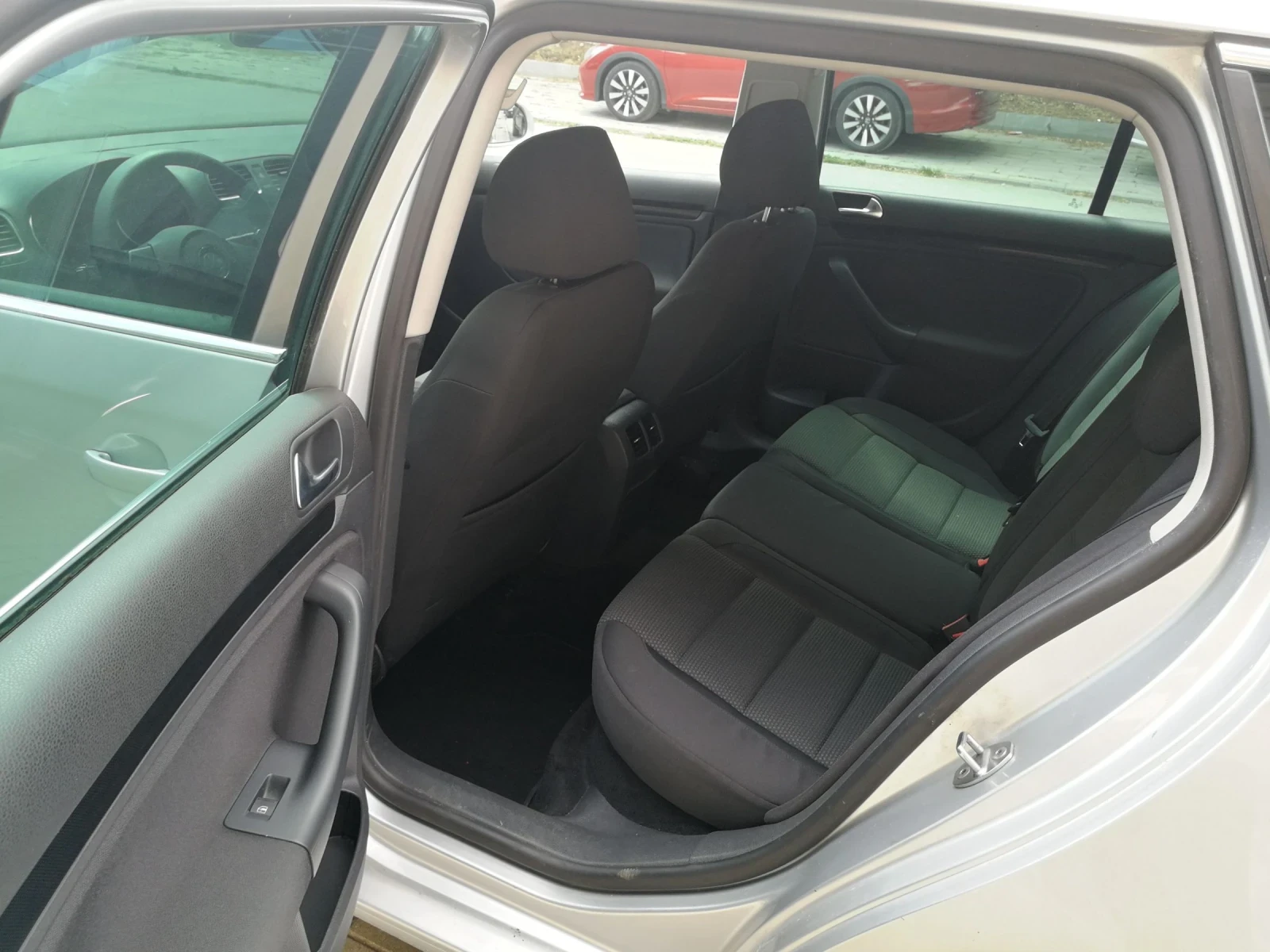 VW Golf Variant VI - 1.6tdi, снимка 6 - Автомобили и джипове - 53609699