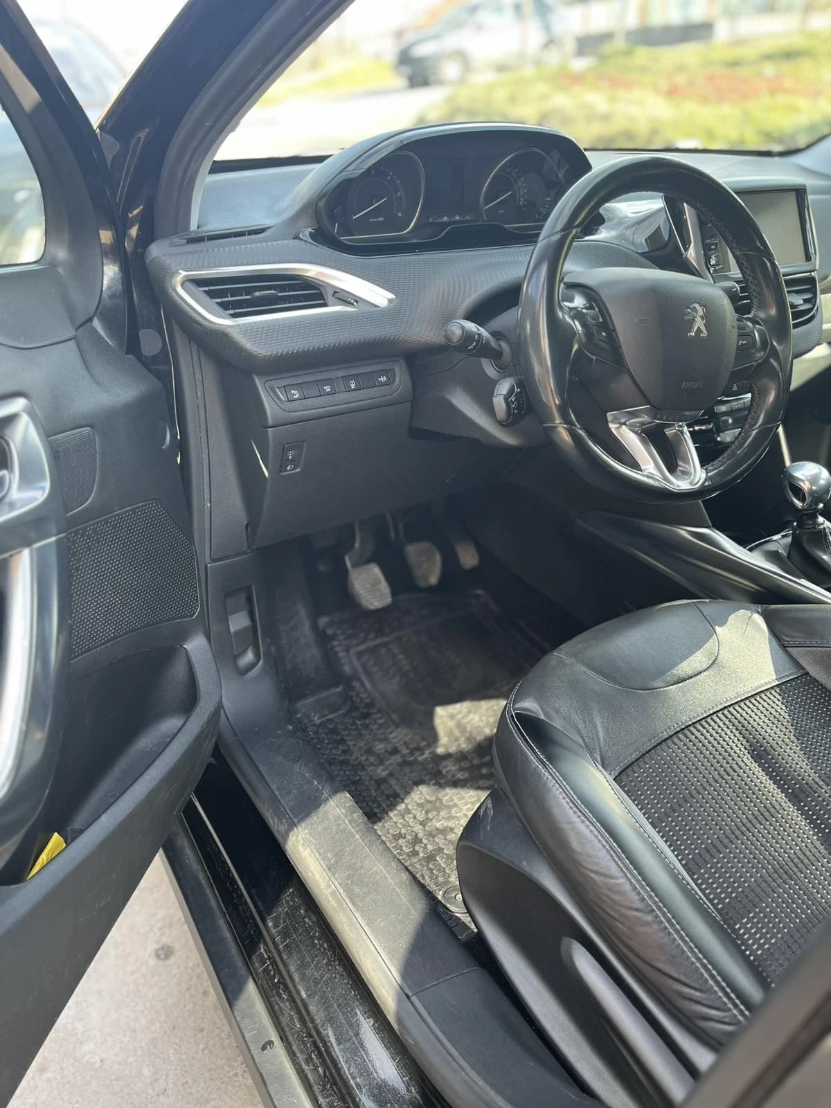 Peugeot 2008, снимка 6 - Автомобили и джипове - 53784061