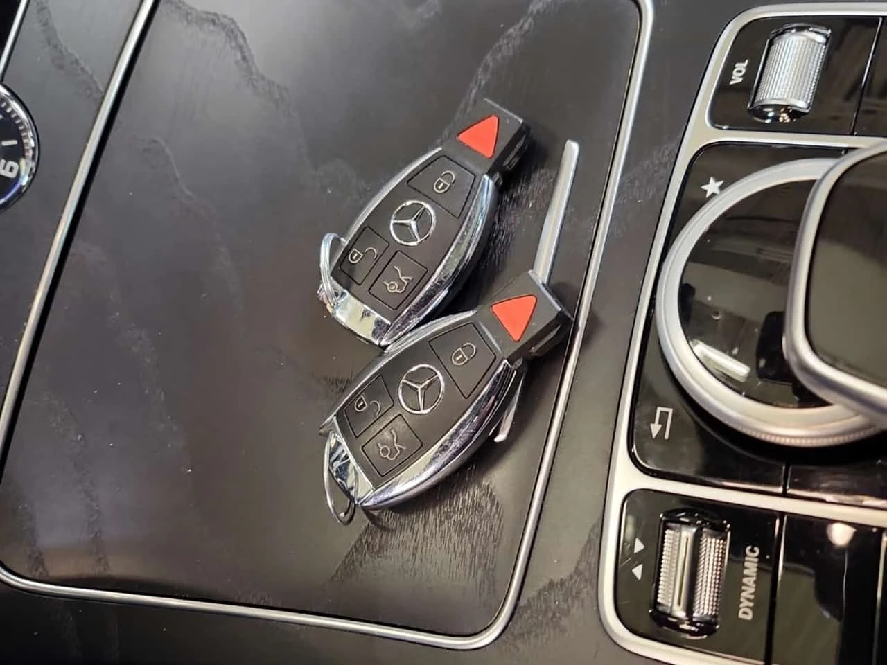 Mercedes-Benz C 300 * CARFAX * ПАНОРАМА* 2 КЛЮЧА* , снимка 9 - Автомобили и джипове - 53870276