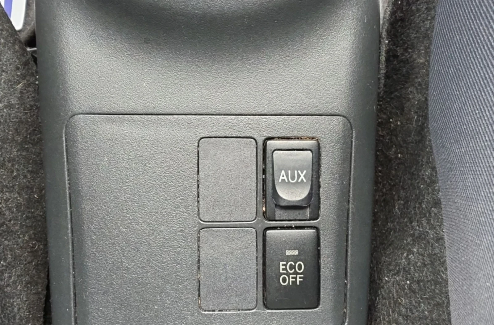 Toyota Yaris 1.3i 100k.c. 6 скорости, снимка 14 - Автомобили и джипове - 53998258