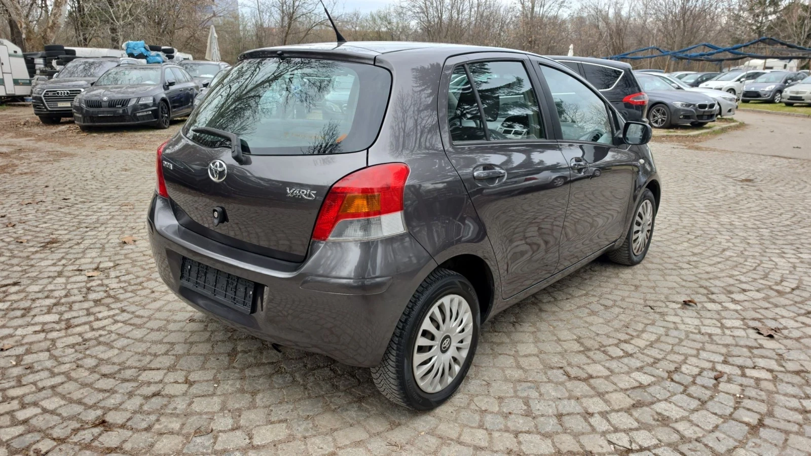 Toyota Yaris 1.3i 100k.c. 6 скорости, снимка 6 - Автомобили и джипове - 53998258