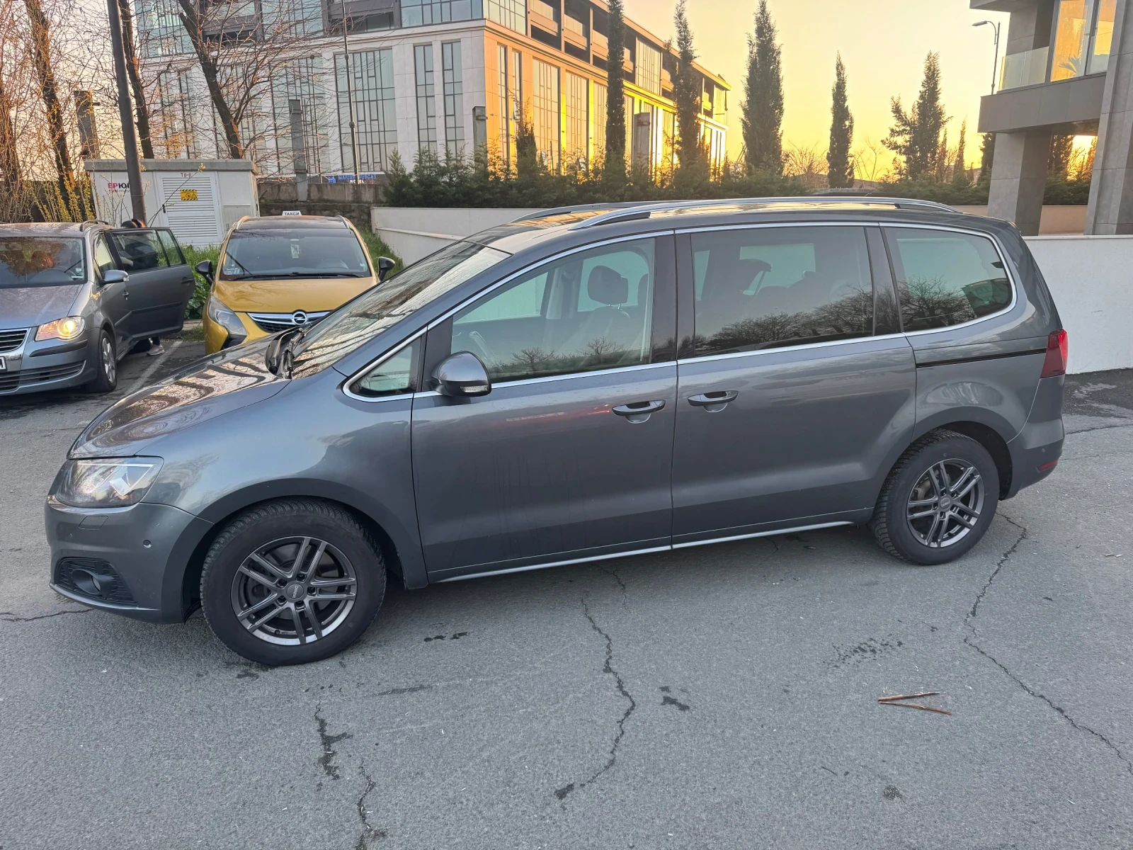 Seat Alhambra 2.0 TDI HIGHLINE, снимка 2 - Автомобили и джипове - 54239366