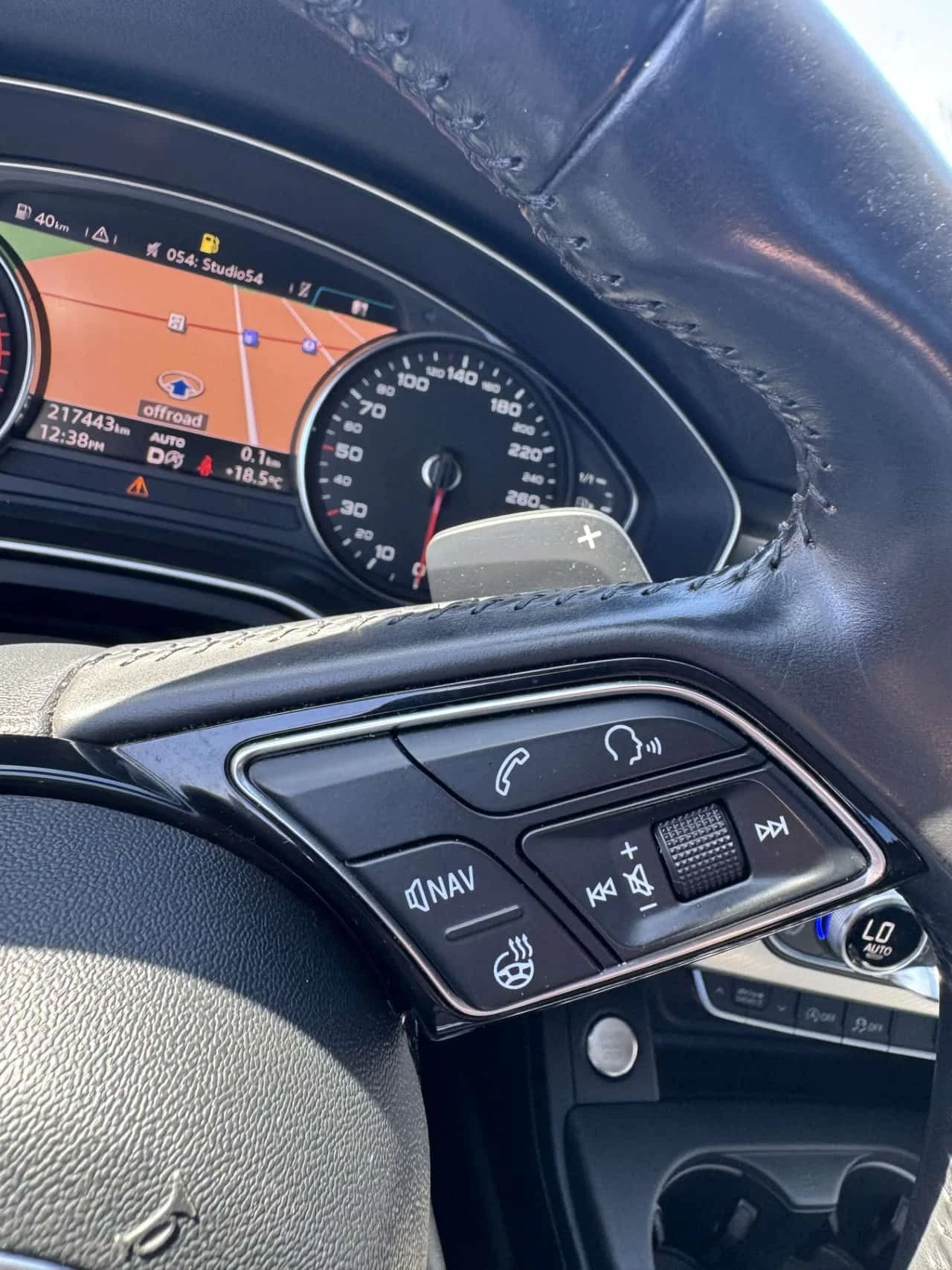 Audi A4 Progressiv/CARFAX/Памет/Подгрев/Обдух/Шибедах, снимка 11 - Автомобили и джипове - 54240415