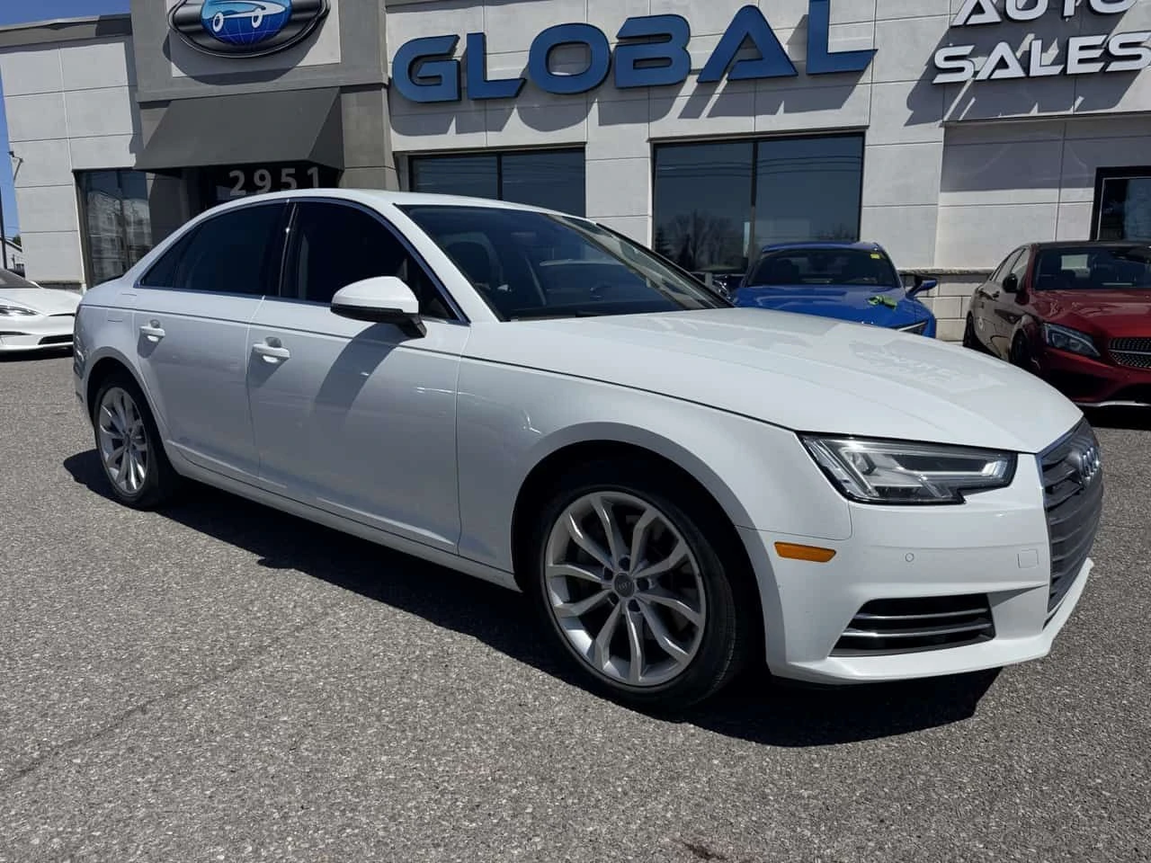 Audi A4 Progressiv/CARFAX/Памет/Подгрев/Обдух/Шибедах, снимка 2 - Автомобили и джипове - 54240415