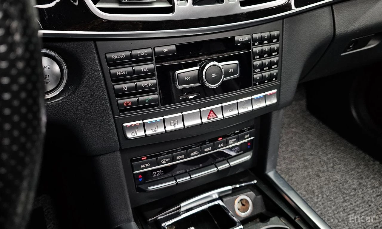 Mercedes-Benz E 400 FACELIFT* AMG* 63* PACK* 4MATIC* ОБДУХВАНЕ* МАСАЖ*, снимка 10 - Автомобили и джипове - 54370836