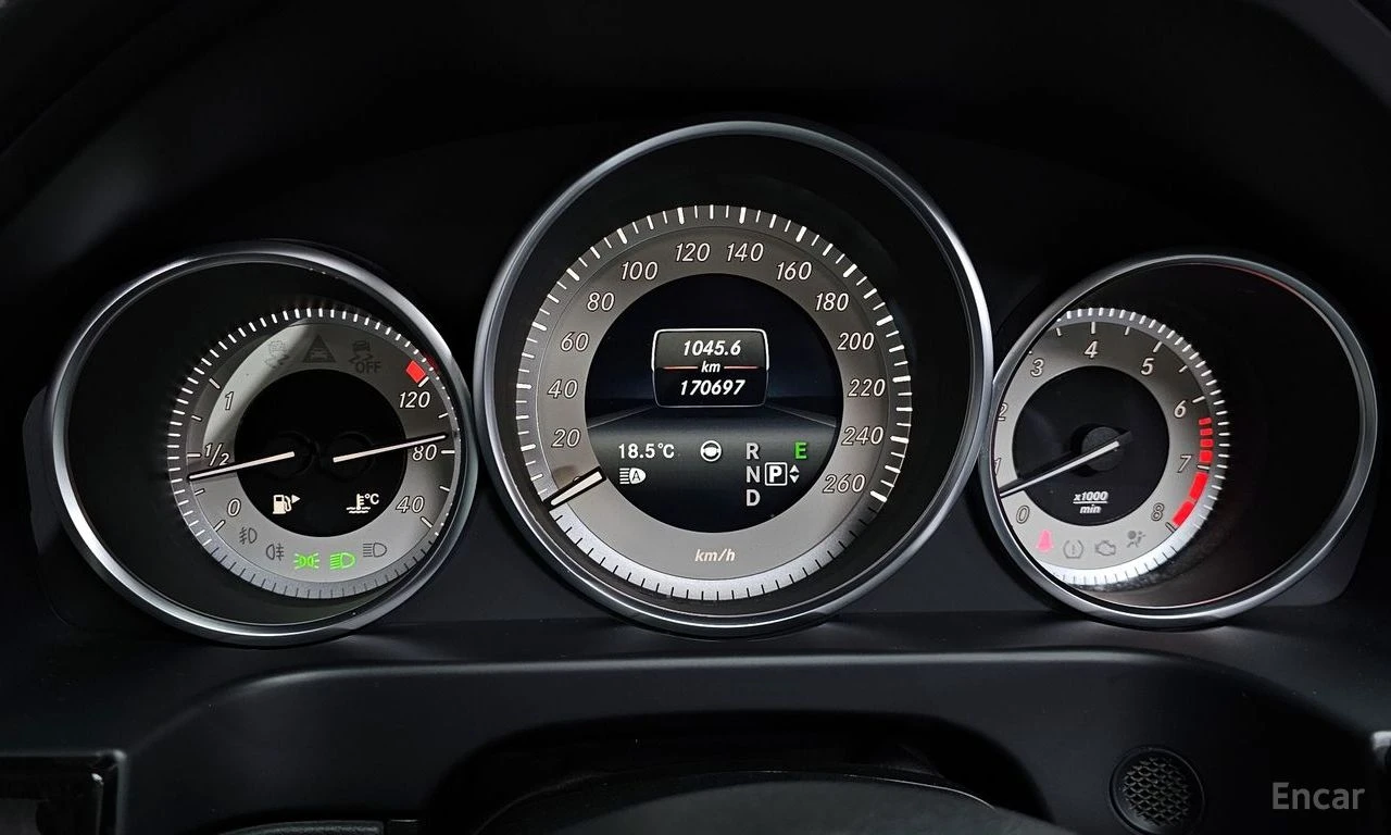 Mercedes-Benz E 400 FACELIFT* AMG* 63* PACK* 4MATIC* ОБДУХВАНЕ* МАСАЖ*, снимка 13 - Автомобили и джипове - 54370836