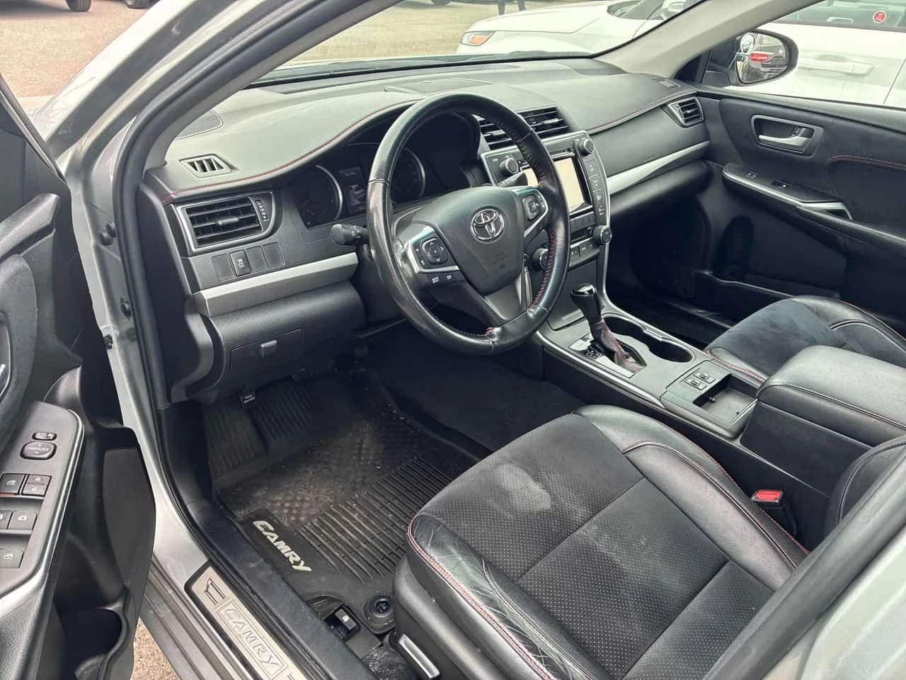Toyota Camry * 4dr Sdn I4 Auto XSE* АВТОКРЕДИТ БЕЗ ПЪРВОНАЧАЛНА, снимка 5 - Автомобили и джипове - 55311556
