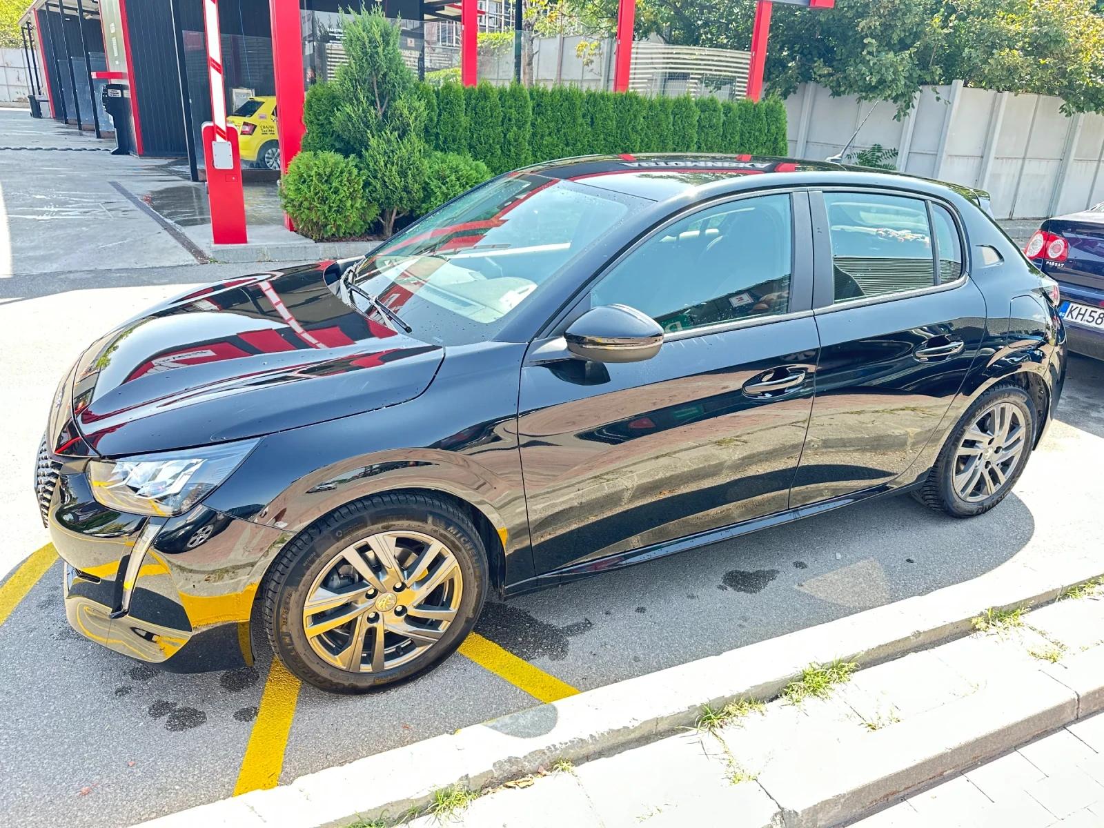Peugeot 208 1.2 turbo 101hp, снимка 4 - Автомобили и джипове - 56020660